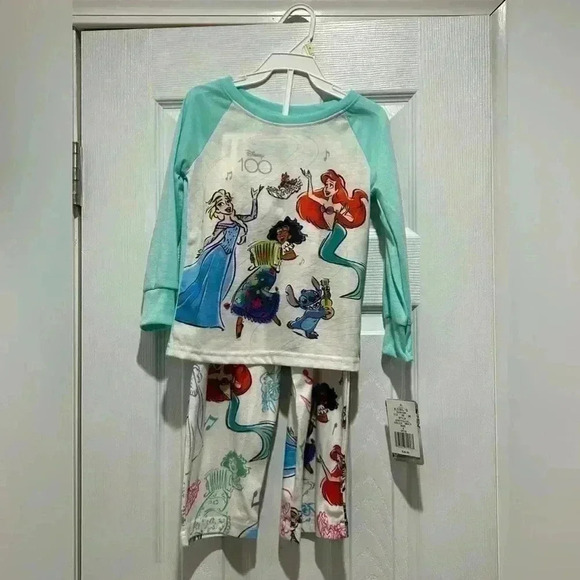Girls Size 4 Soft and Cozy Fleece Disney Princess Pajamas NWT - Picture 1 of 3